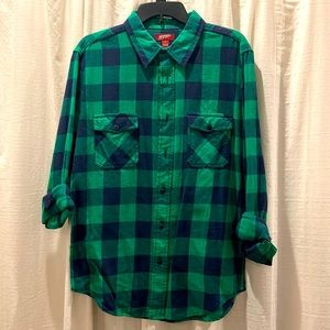 Arizona Jean Co. button down flannel size Medium. Green and navy plaid